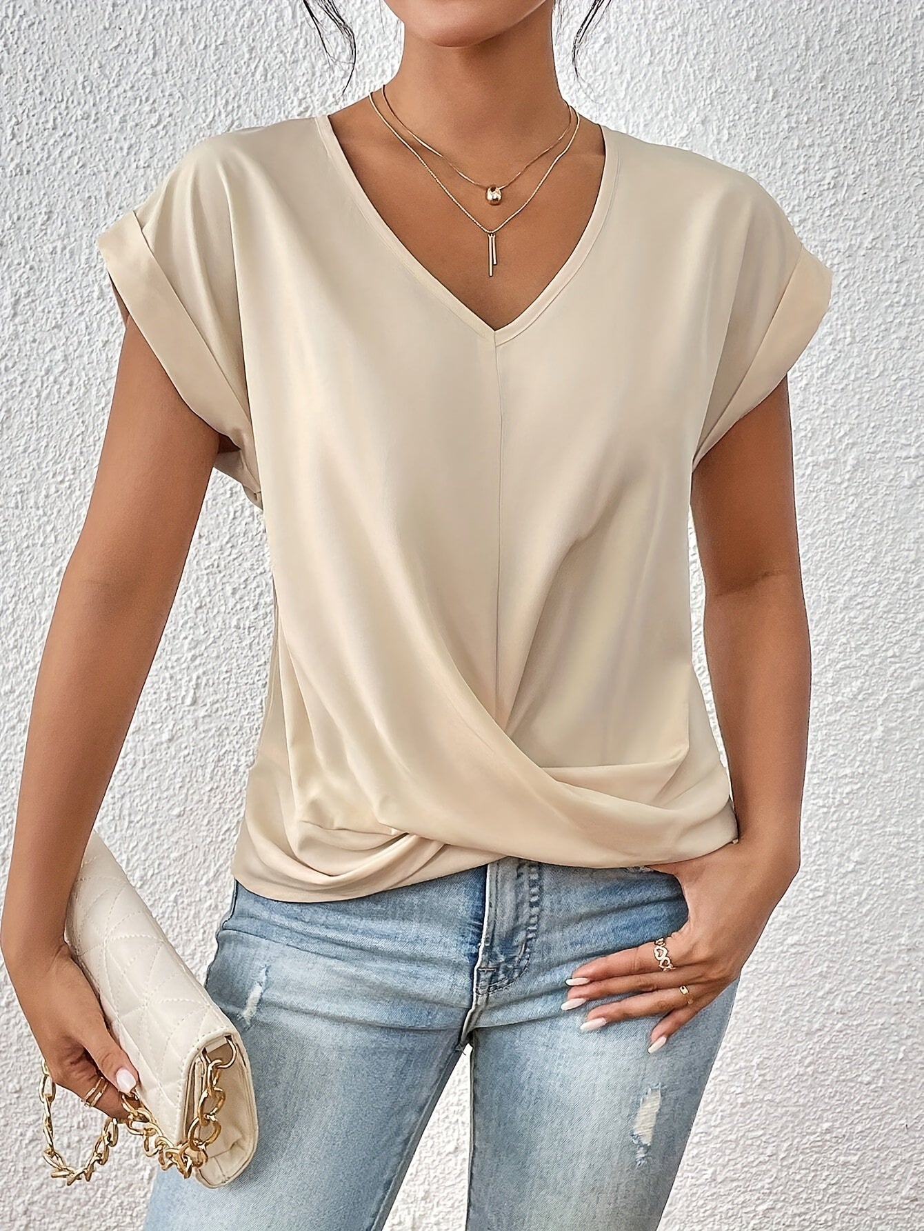 Liv | Casual T-shirt with Heart-Shaped Neckline