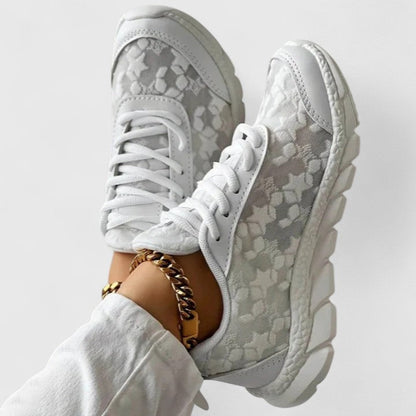 Janessa-Rae | Cozy Sneakers